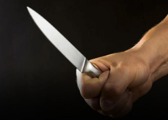 Mujer mata pareja a cuchilladas en comunidad de Santiago