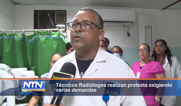 Técnicos Radiólogos realizan protesta exigiendo varias demandas