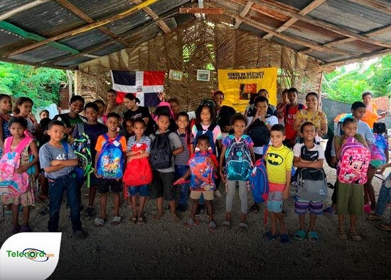 Fundación Tiempo Infantil dona útiles escolares en comunidades de la Provincia Duarte