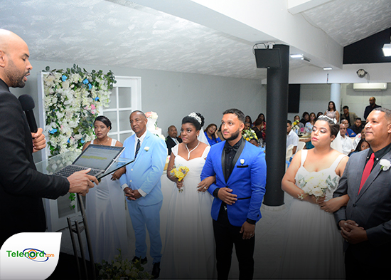 Celebran boda colectiva en la Iglesia de la Restauración SFM