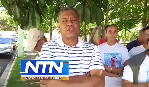 Familiares de joven asesinado a puñaladas en Salcedo exigen justicia
