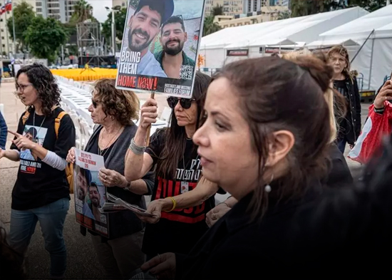 Rehenes liberados por Hamás exigen rescate de otras 132 personas