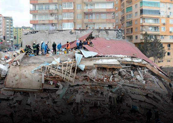Erdogan declara siete días de luto tras terremoto en Turquía