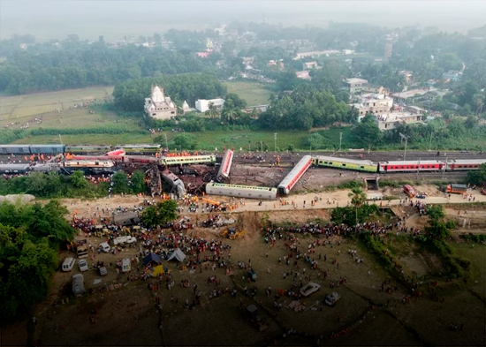 Fallo humano podría ser la causa del choque de trenes que dejó casi 300 muertos en la India