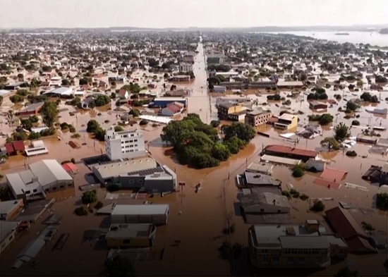 Suman 96 muertos por inundaciones en Brasil
