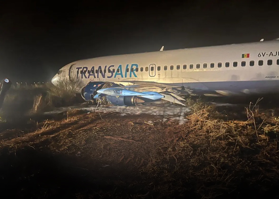 Diez heridos tras estrellarse un avión en el aeropuerto de Dakar