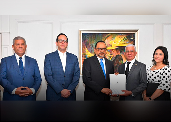 Poder Ejecutivo somete proyecto de ley para fusionar a los ministerios de Hacienda y Economía