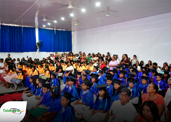Escuelas Eugenio Cruz Almanzar y Josefa Antonia Perdomo SFM celebran graduación