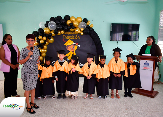Centro Educativo Tomasina de la Cruz SFM celebra graduación del nivel inicial 2025