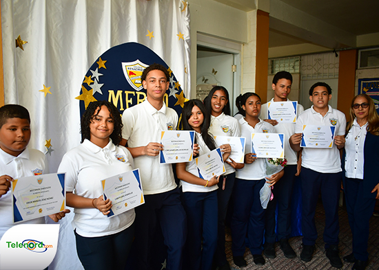 Colegio Renacimiento SFM reconoce a estudiantes meritorios 2024-2025