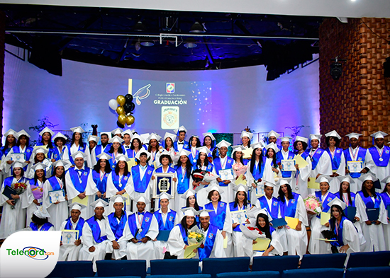 Colegio Pedro Francisco Bonó SFM gradúa a bachilleres promoción 2025