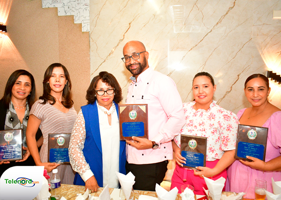 Colegio Los Amiguitos reconoce al equipo de educación inicial Distrito 07-06