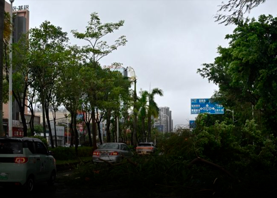 Tras 14 muertos en Taiwán, el supertifón Ragasa toca tierra en China continental