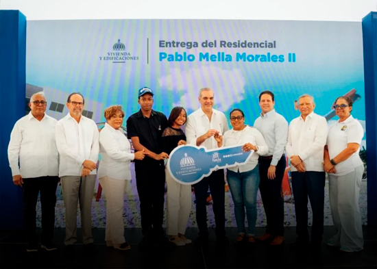 Presidente Abinader entrega 95 viviendas en Santo Domingo Oeste