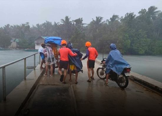 Más de un millón de personas evacuadas ante la llegada del supertifón Fung-wong a Filipinas