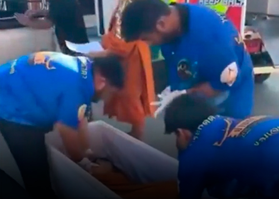 Mujer da señales de vida en el ataúd antes de ser incinerada en Tailandia