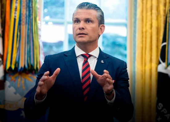 Pete Hegseth justifica ataques a presuntas embarcaciones de cárteles en foro de seguridad