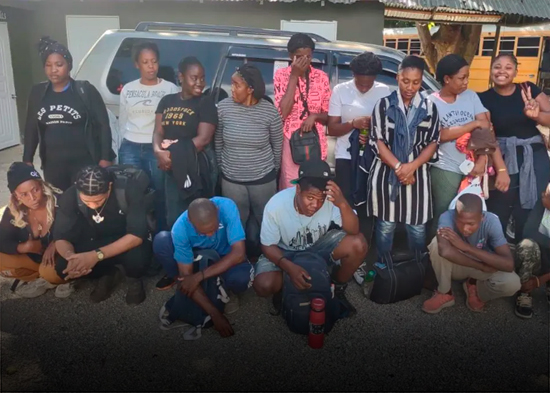 Tras persecución Ejército detiene jeepeta con 15 haitianos indocumentados en Navarrete