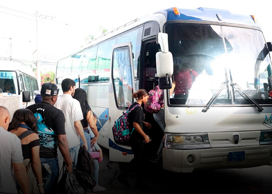 Viajeros se trasladan al interior para pasar Nochebuena y Navidad en comunión familiar