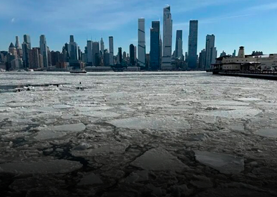 Caudaloso, profundo y navegable río Hudson NY sigue congelado
