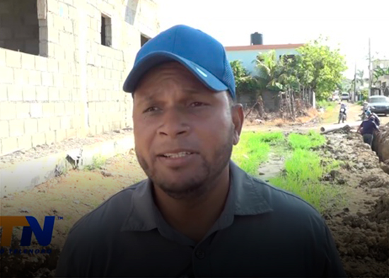 INAPA trabaja en la reposición de tuberías dañadas en Urb.Toribio Camilo, SFM