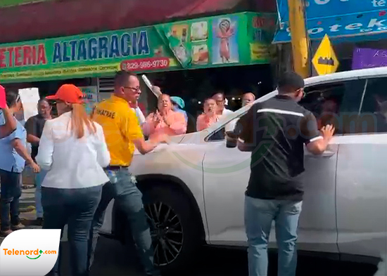 Enfermeras bloquean el tránsito en reclamo de mejores condiciones laborales