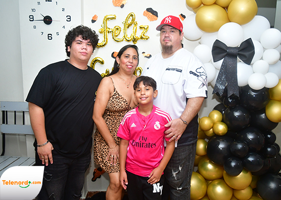 Celebran fiesta de cumpleaños a Adriana Diaz