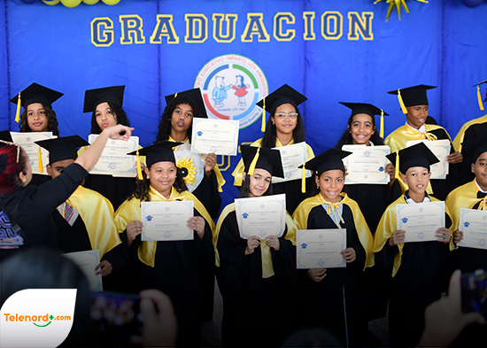 Colegio Los Amiguitos celebra graduación de primaria 2026