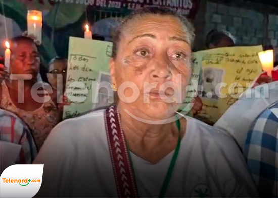 Vecinos de Los Platanitos SFM inician lucha con encendido de velas reclamando reparación la calle