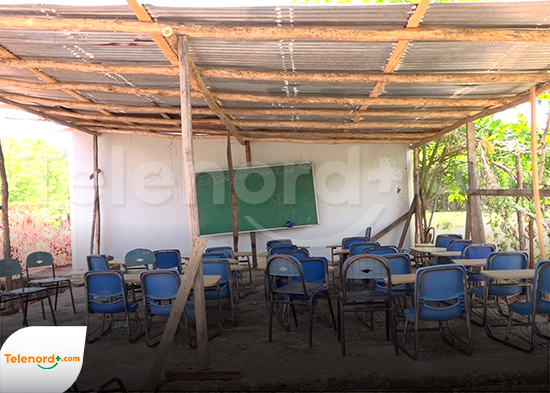 ¡Indignación en San José de Cenoví! Estudiantes reciben solo dos horas de clases y, para colmo, en una enramada