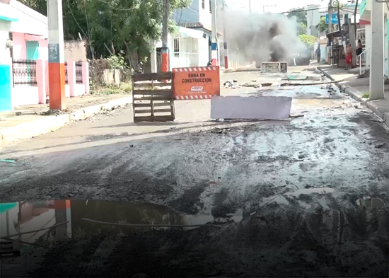 Protestan en sector Hermanas Mirabal de SFM por abandono y paralización de trabajos