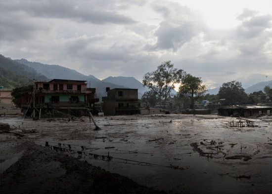 Suben a 160 los muertos tras la riada en Nepal que deja más de 700 personas desaparecidas